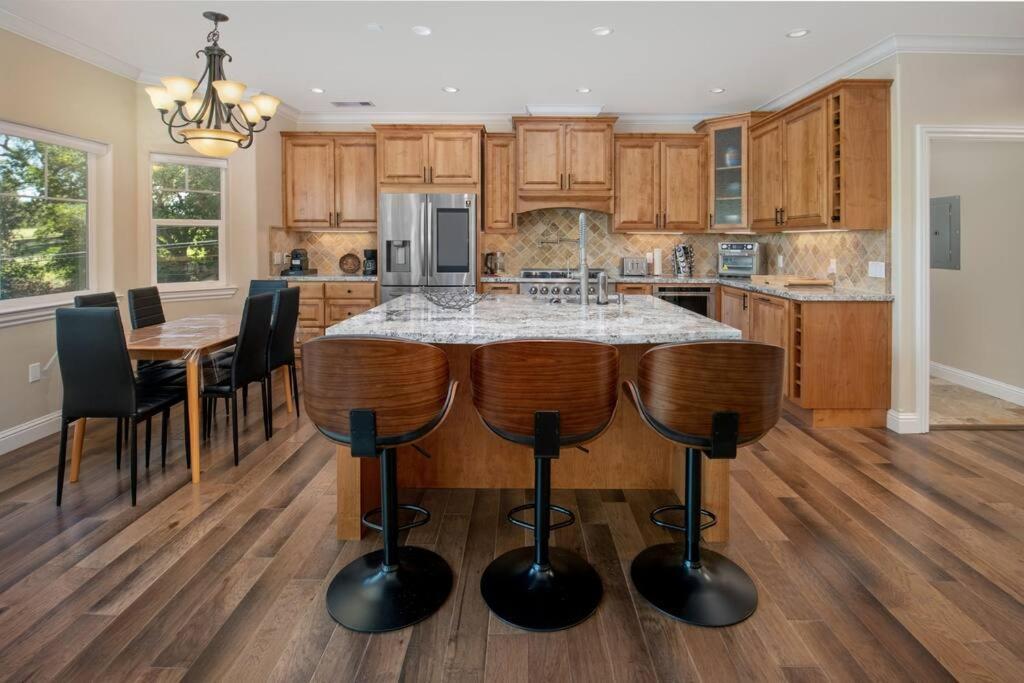 New Luxury Lake House In Pine Mountain Lake Close To Yosemite! Perfect For All Seasons! Great For Retreats, Getaways, Celebrations, And More! Groveland Luaran gambar