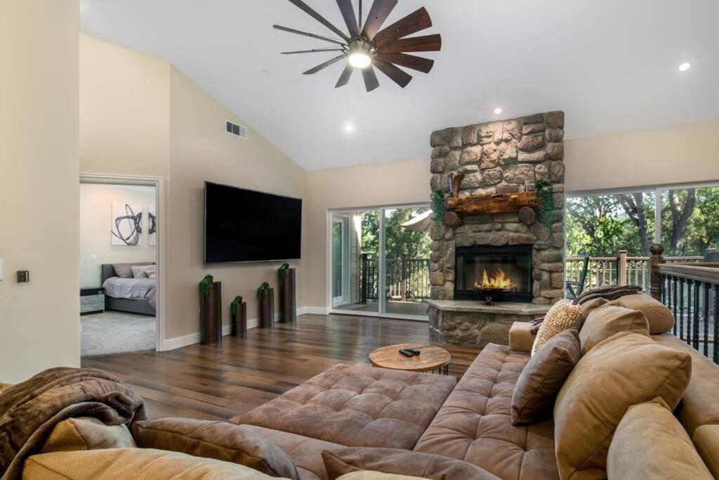 New Luxury Lake House In Pine Mountain Lake Close To Yosemite! Perfect For All Seasons! Great For Retreats, Getaways, Celebrations, And More! Groveland Luaran gambar
