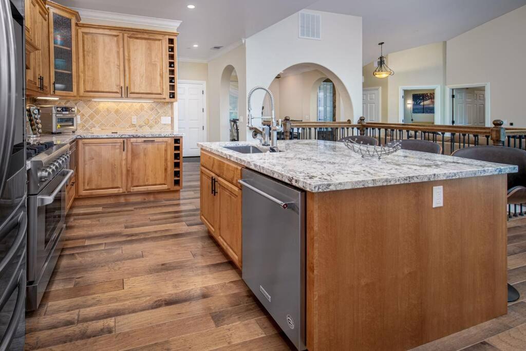 New Luxury Lake House In Pine Mountain Lake Close To Yosemite! Perfect For All Seasons! Great For Retreats, Getaways, Celebrations, And More! Groveland Luaran gambar