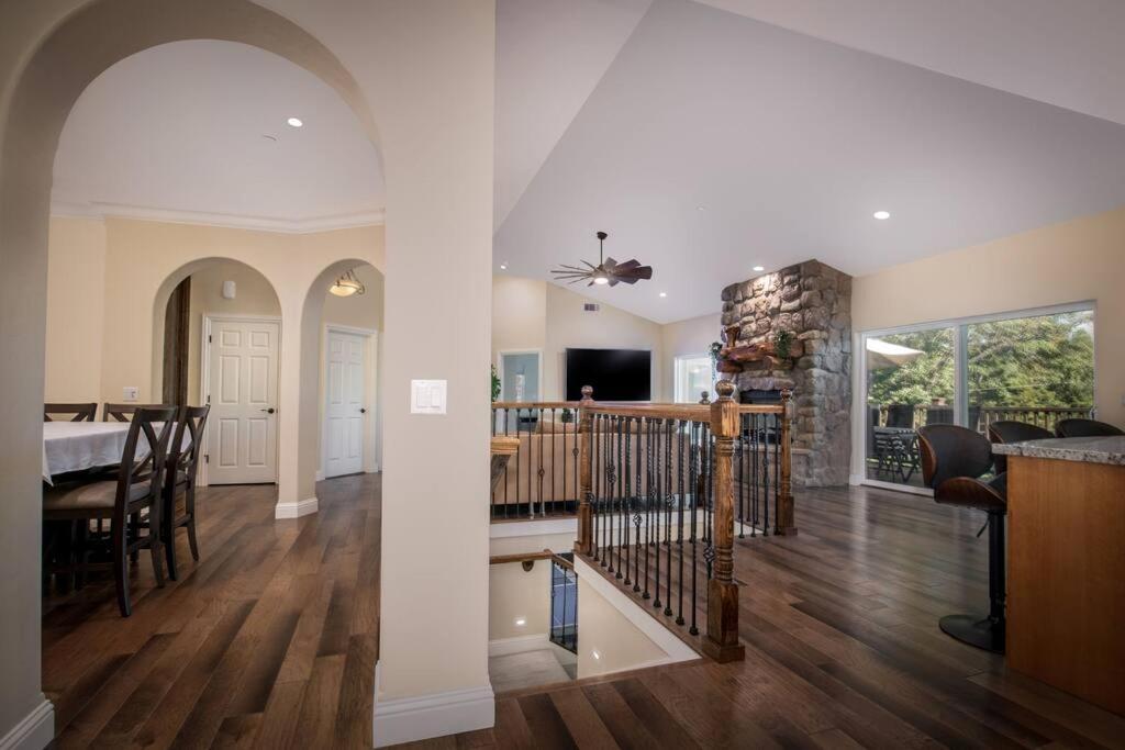 New Luxury Lake House In Pine Mountain Lake Close To Yosemite! Perfect For All Seasons! Great For Retreats, Getaways, Celebrations, And More! Groveland Luaran gambar